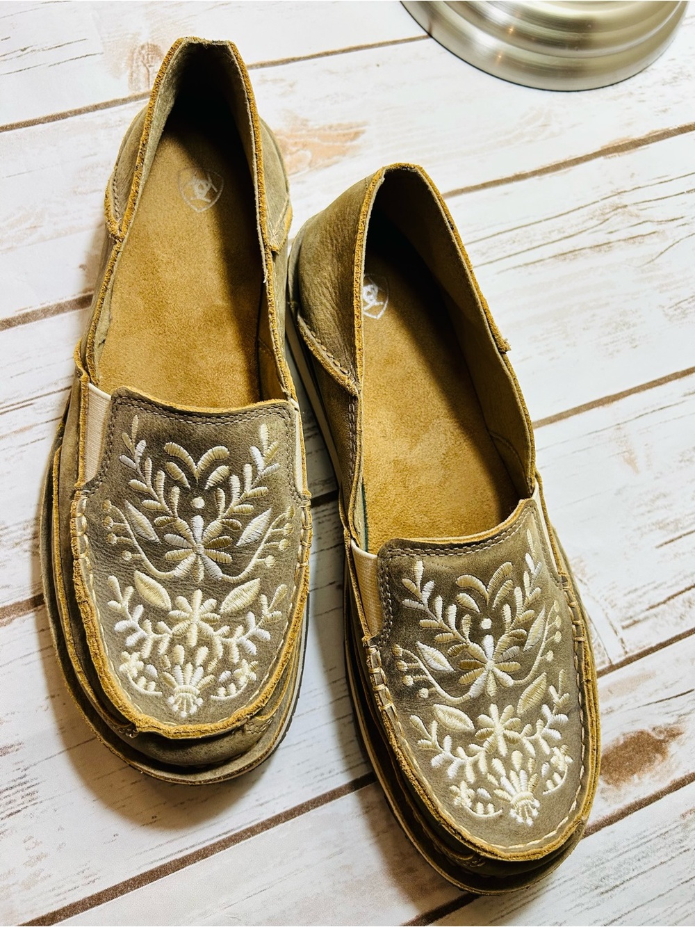 Ariat Suede Cruiser Loafers Slip-On Dark Tan White Embroidery - Picture 4 of 9